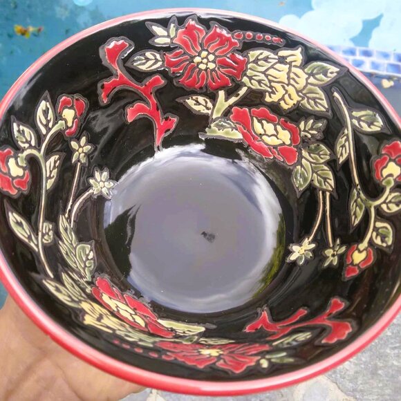 2 Chinese Famille Rose (Black and Red) Interior Enameled Porcelain Bowls - Picture 5 of 10